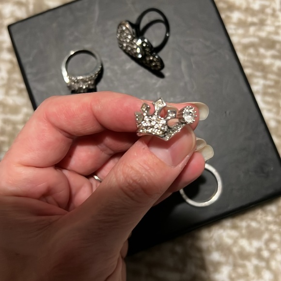 4 rings bundle 1 Guess ring 💍 😍😱 - Picture 5 of 8